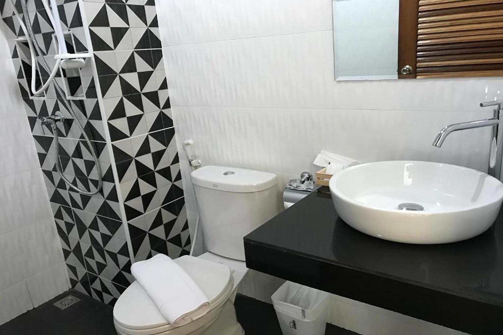 Snooze Inn Phuket - Free Shuttle To Bang Rong Pier Pa Khlok エクステリア 写真